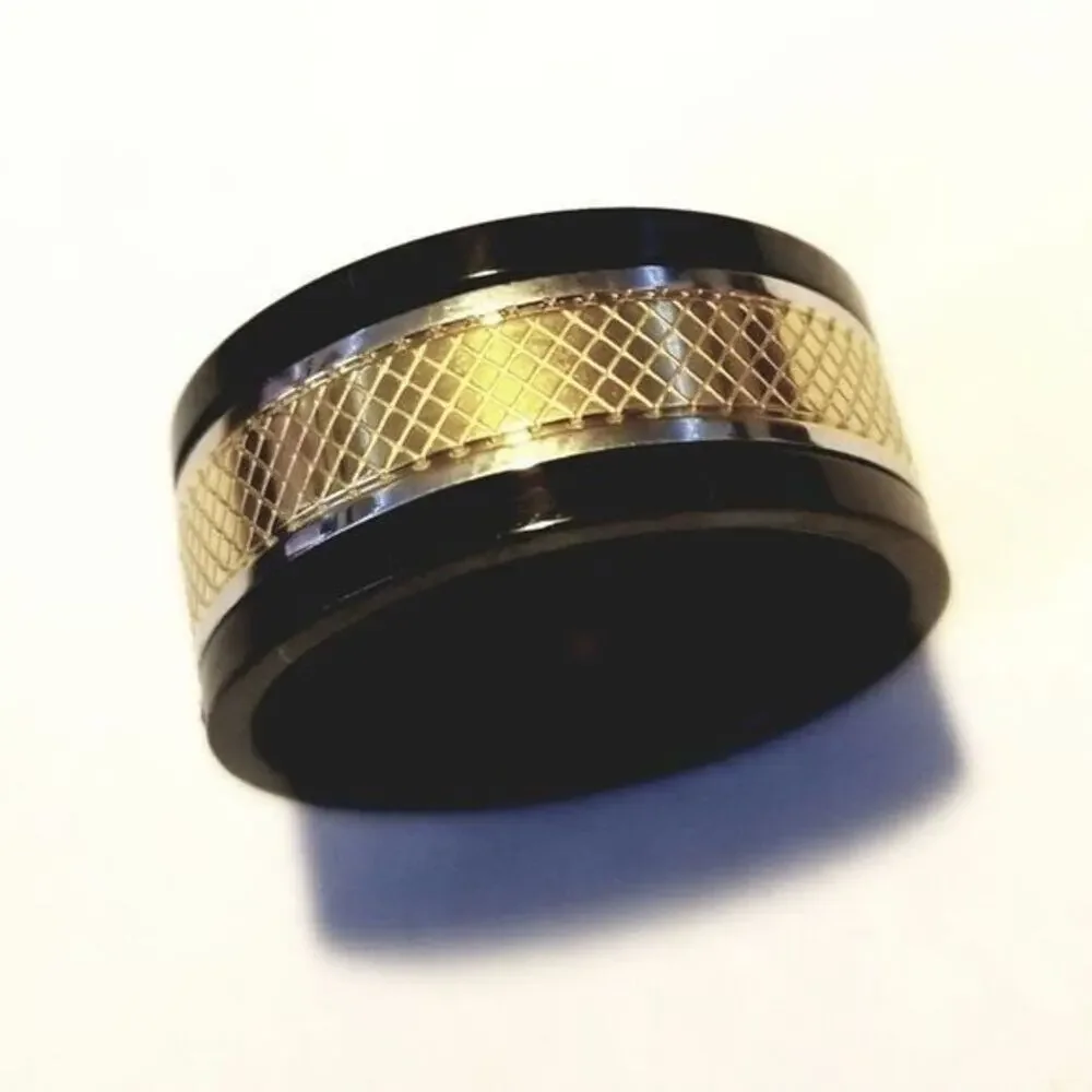 New stainless steel black and gold‎ ring size 14